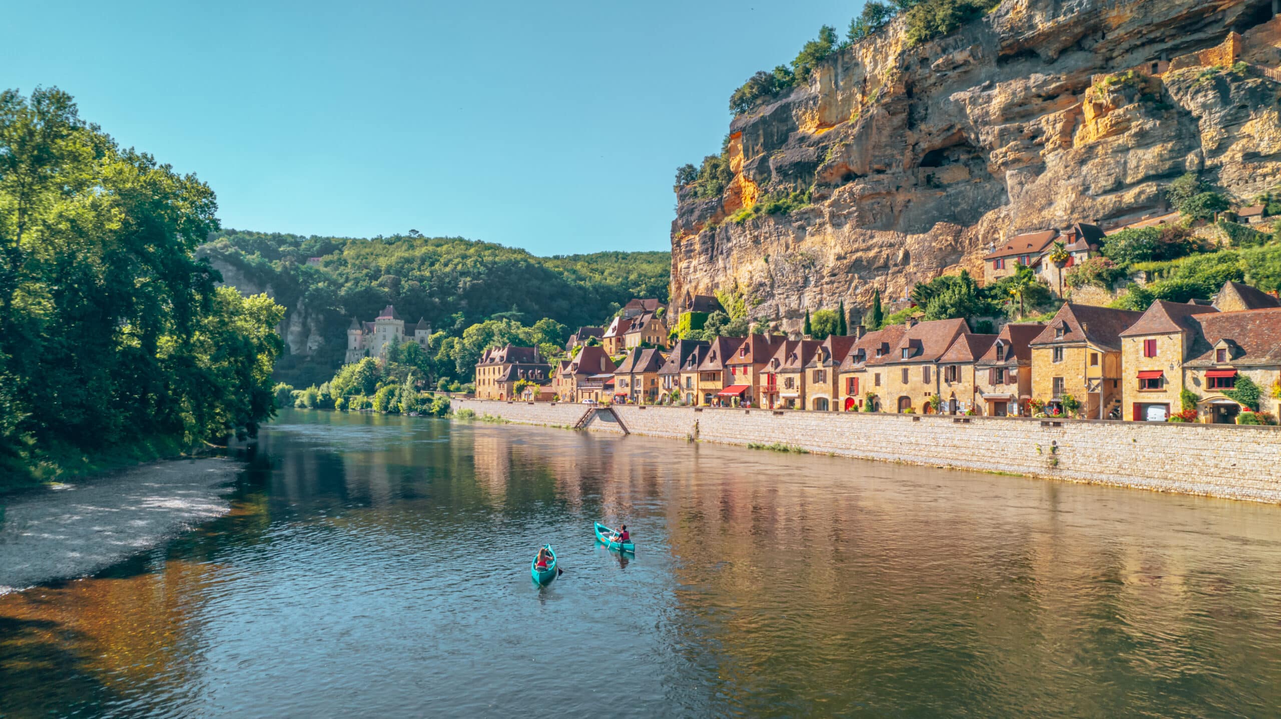 Canoe sur la Dordone devant la Roque Gageac