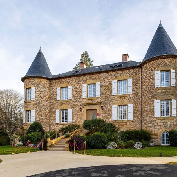 Vue plongeante du Château de Maraval