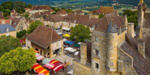 Vue aérienne du marché de Domme